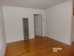 11618 Riverside Dr in North Hollywood, CA - Foto de edificio - Building Photo