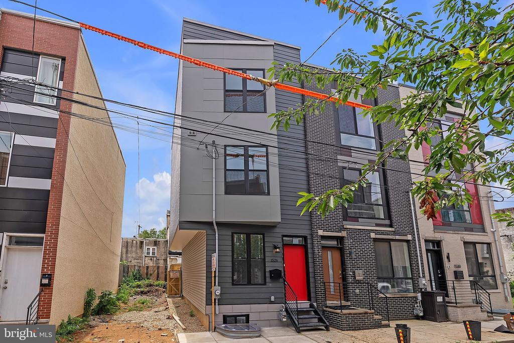 1526 W Seybert St in Philadelphia, PA - Building Photo