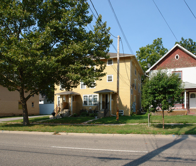 Walnut Apartments in Lansing, MI - Building Photo - Building Photo