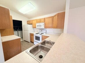 238 Legends Creek Way in Indianapolis, IN - Foto de edificio - Building Photo