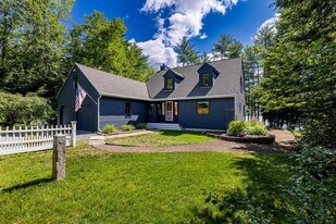 12 Woodland Ln in Wilmot, NH - Building Photo