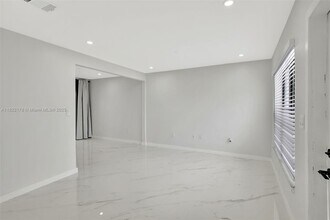 3916 NW 207 St Rd in Miami Gardens, FL - Building Photo - Building Photo