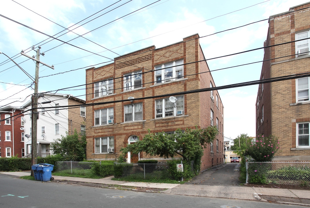 339 High St in New Britain, CT - Building Photo