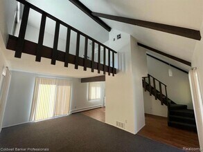 620 E Lincoln Ave, Unit 9 in Royal Oak, MI - Building Photo - Building Photo