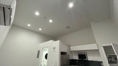 237 Utica Ave, Unit 1F in Brooklyn, NY - Building Photo - Building Photo