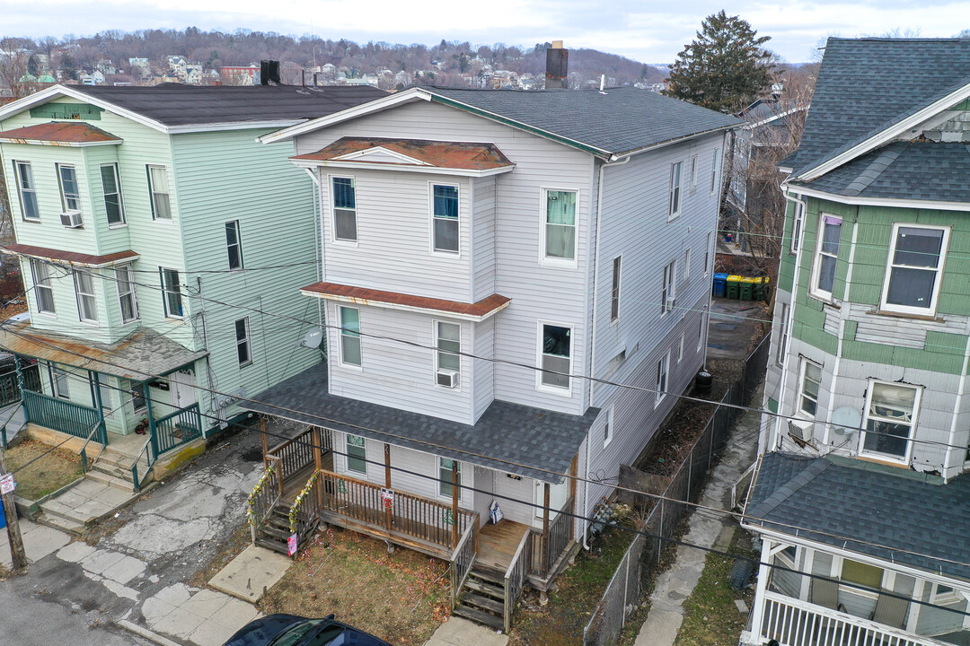 23 Irion St in Waterbury, CT - Building Photo