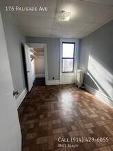 176 Palisade Ave in Yonkers, NY - Building Photo - Building Photo