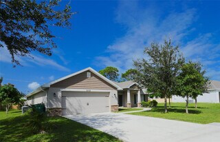 2112 SE Holland St in Port St. Lucie, FL - Building Photo