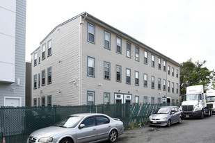 8 Humboldt Pl in Boston, MA - Building Photo