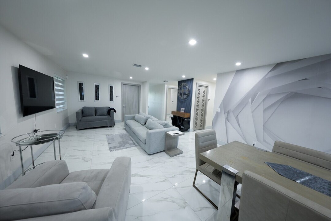 1228 NE 89th St in Miami, FL - Building Photo