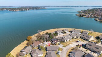 17 April Point Dr N in Montgomery, TX - Building Photo