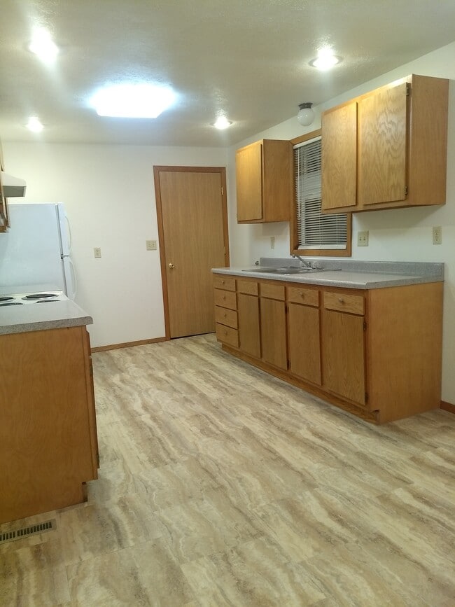 301 E Klug Ave in Norfolk, NE - Building Photo - Building Photo