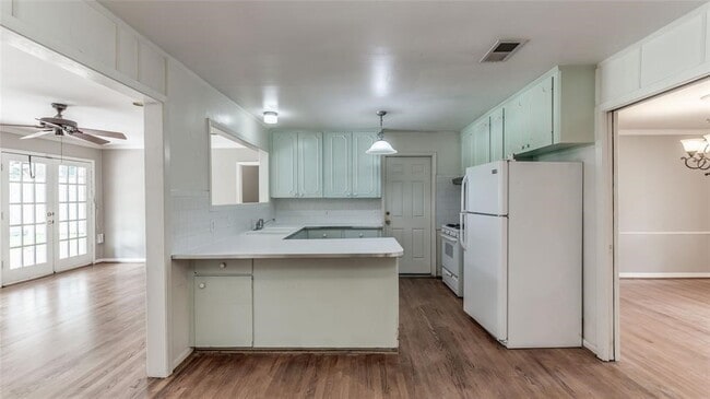 property at 5537 Lincrest Ln