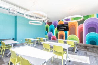 Indy Street Flats in Lakewood, CO - Foto de edificio - Interior Photo