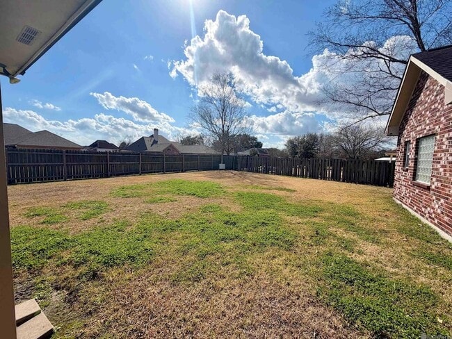 10630 Hilltree Dr in Baton Rouge, LA - Building Photo - Building Photo