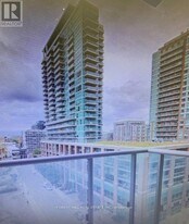 150 E Liberty St in Toronto, ON - Building Photo