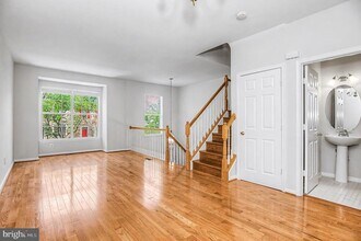 45527 Grand Central Sq in Sterling, VA - Building Photo - Building Photo