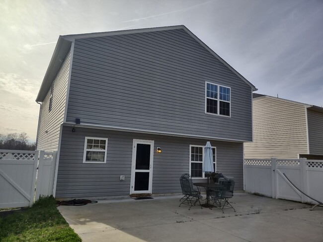 1138 Waterlyn Dr in Greensboro, NC - Building Photo - Building Photo