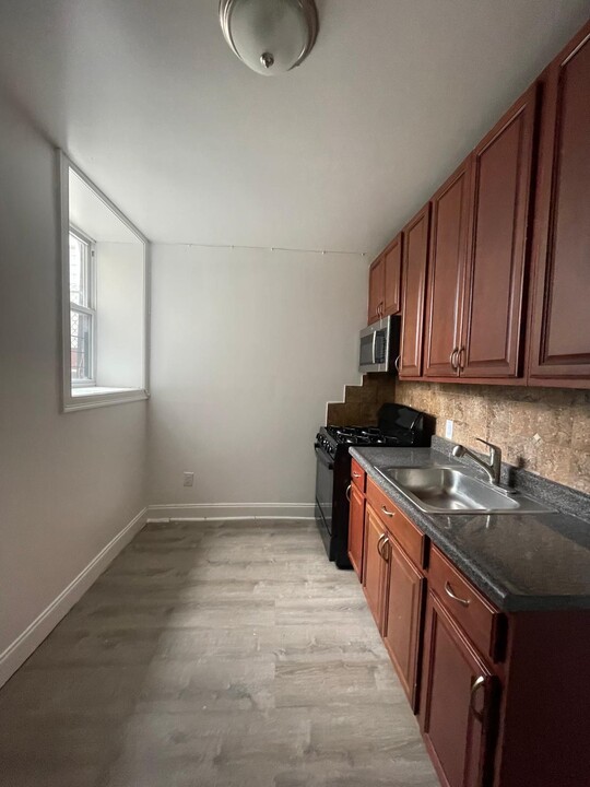 92 W 34th St, Unit Basement Apartment in Bayonne, NJ - Foto de edificio