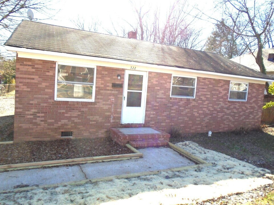 322 N Hoskins Rd in Charlotte, NC - Building Photo