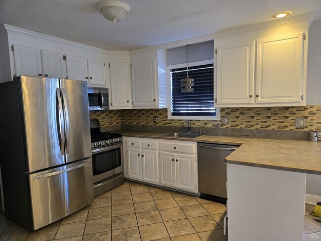 50 Hortense St in Stratford, CT - Building Photo - Building Photo