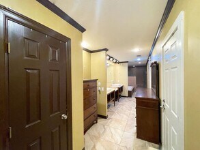 1404 Windsor St in Huntsville, TX - Building Photo - Building Photo