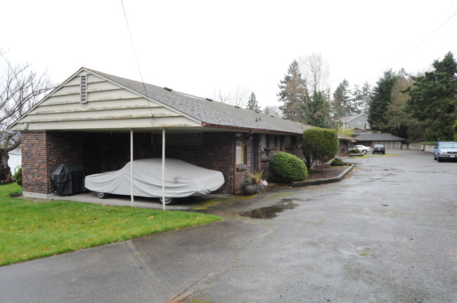 7422 Steilacoom Blvd SW in Lakewood, WA - Building Photo - Building Photo