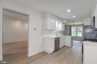 20 Andover Cir in Princeton, NJ - Foto de edificio - Building Photo
