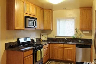 1341 56th St in Sacramento, CA - Building Photo - Building Photo