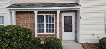 204 Fairwood Ct in Jacksonville, NC - Building Photo - Building Photo
