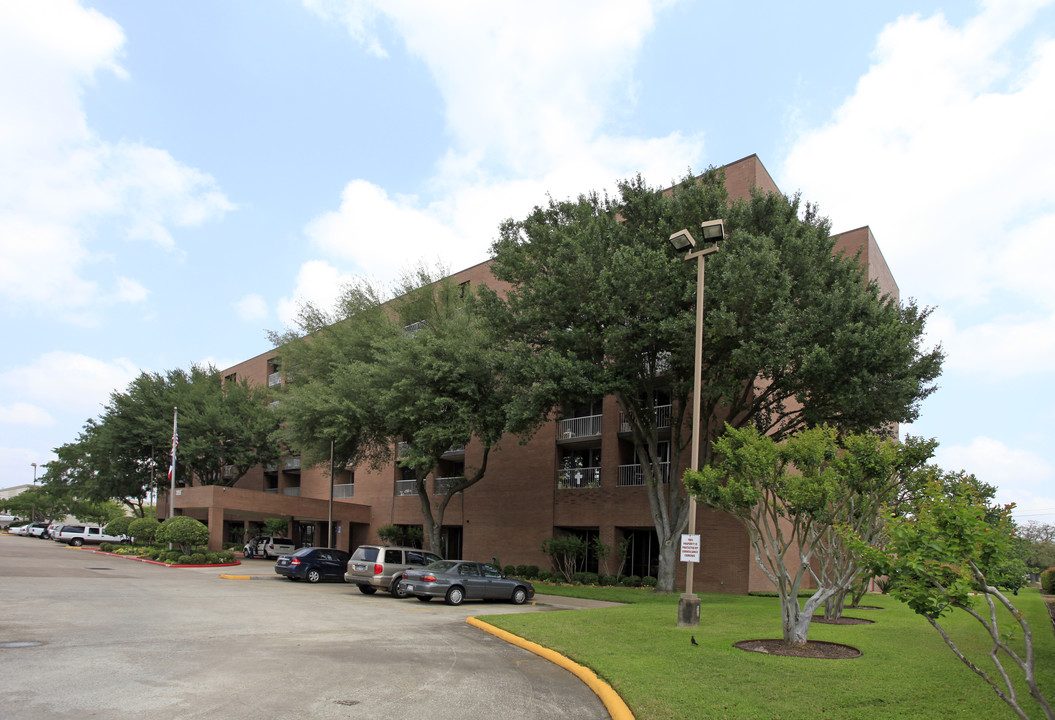 Bayshore Towers Apartments in Pasadena, TX - Building Photo