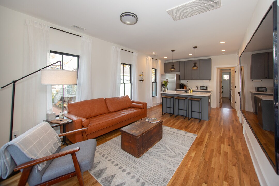 1002 Lamond Ave, Unit 1BR Apartment Suite - East in Durham, NC - Building Photo