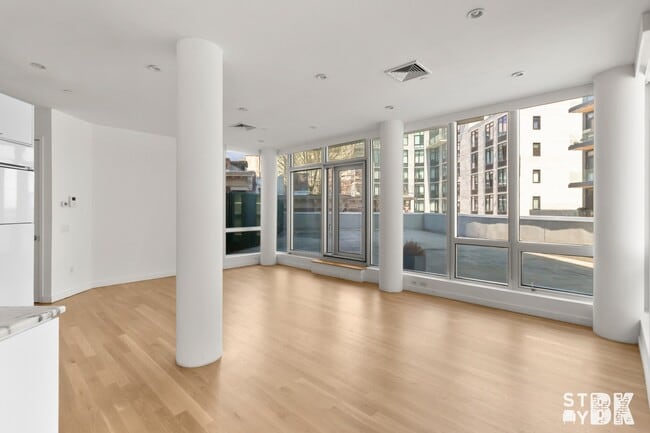 525 Clinton Ave in Brooklyn, NY - Building Photo - Building Photo