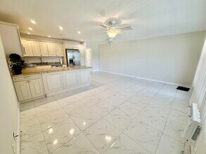 42 Sussex E in West Palm Beach, FL - Building Photo - Building Photo