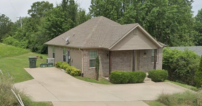 property at 1217 N Stephens Ave