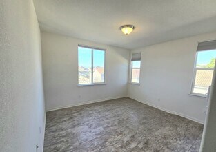 336 Toscana Way in Hayward, CA - Building Photo - Building Photo