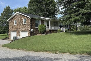 2628 Frank Abernathy Rd in Greenbrier, TN - Building Photo