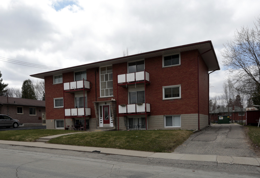 55 Bond St in Kitchener, ON - Building Photo