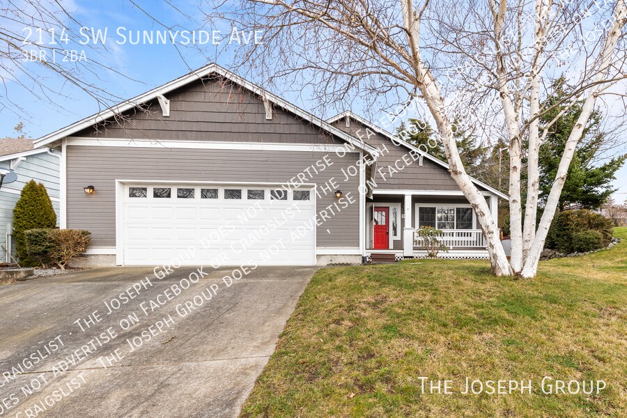 2114 SW Sunnyside Ave in Oak Harbor, WA - Building Photo