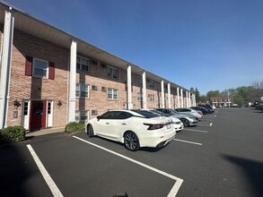 Center Court Apartments in West Springfield, MA - Building Photo - Building Photo