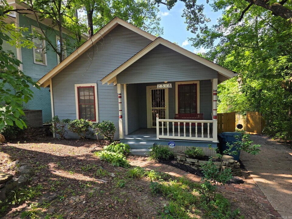 2318 W 3rd St in Little Rock, AR - Building Photo