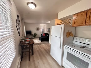 212 N Main St in Hubbard, OH - Building Photo - Building Photo