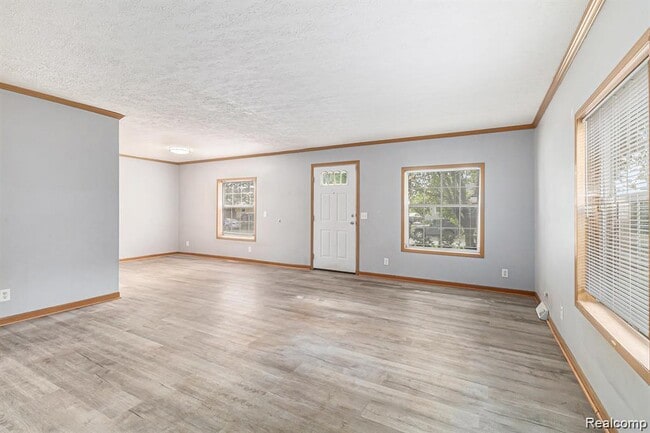 23748 Crossley Ave in Hazel Park, MI - Building Photo - Building Photo