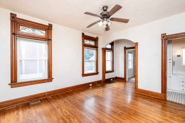 1949 Hudson Ave, Unit 1