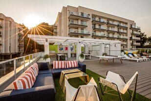 The Summit at Lake Union in Seattle, WA - Building Photo