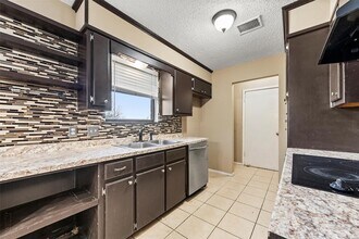 614 Circle Creek Dr in Hewitt, TX - Building Photo - Building Photo