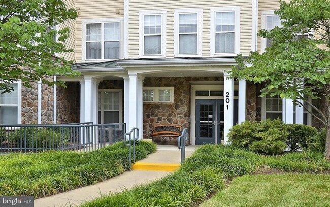 201 High Gables Dr in Gaithersburg, MD - Building Photo - Building Photo