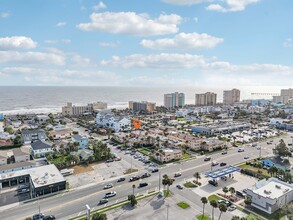 The Villas Apartments in Jacksonville Beach, FL - Building Photo - Building Photo