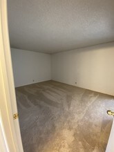500 Glenwood Cir-Unit -APT 224 in Monterey, CA - Building Photo - Building Photo