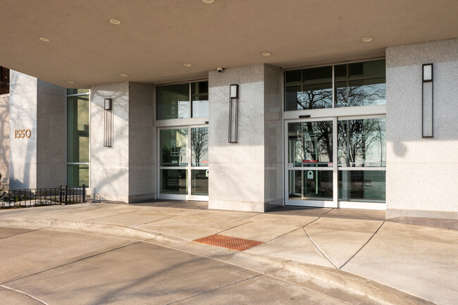 1550 N Lake Shore Dr in Chicago, IL - Foto de edificio - Building Photo